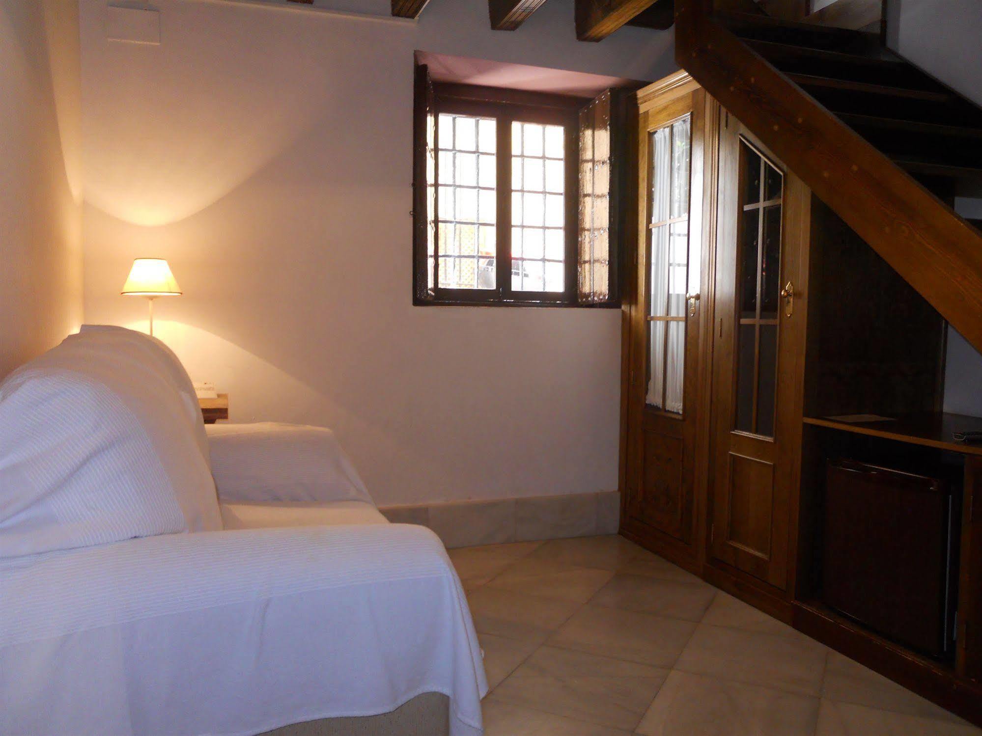 Nuea Giralda Hotel Sevilla Bagian luar foto